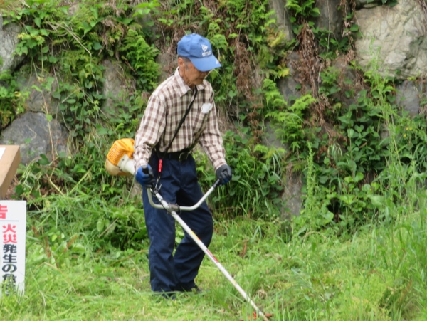 240508-3草刈り機作業1