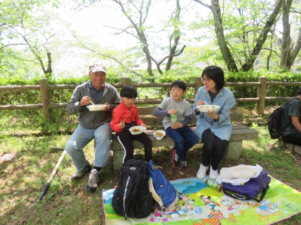 250429-6カレー配布3